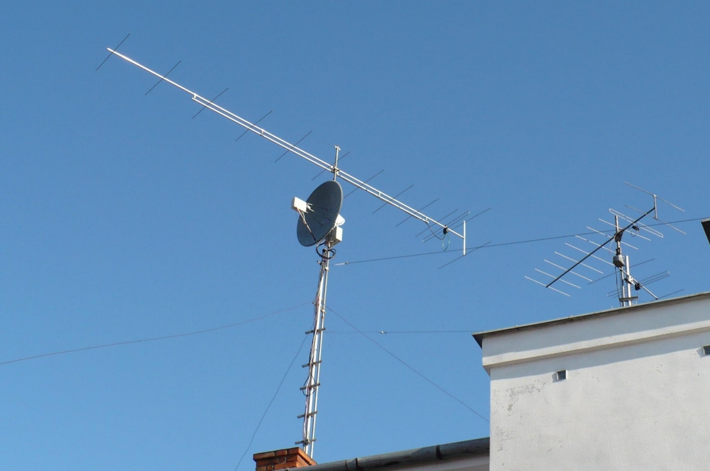 parabola s transvertorom pre 10 GHz+ANT144MHz 50